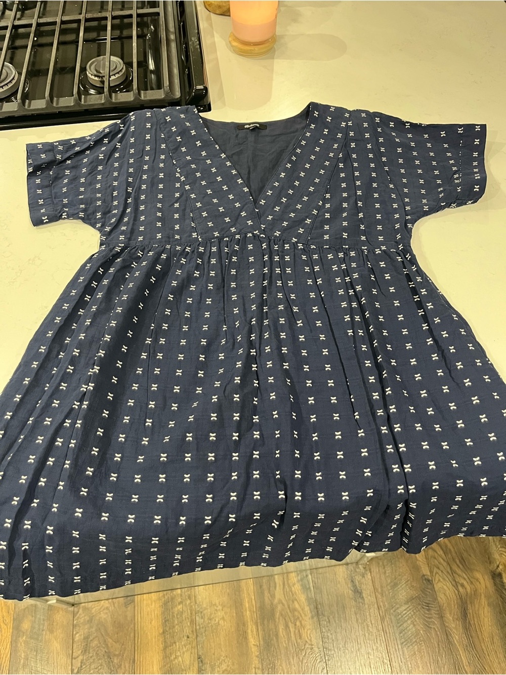 Madewell Navy Blue V-Neck Short Sleeve Casual Dress with White Geometric Print